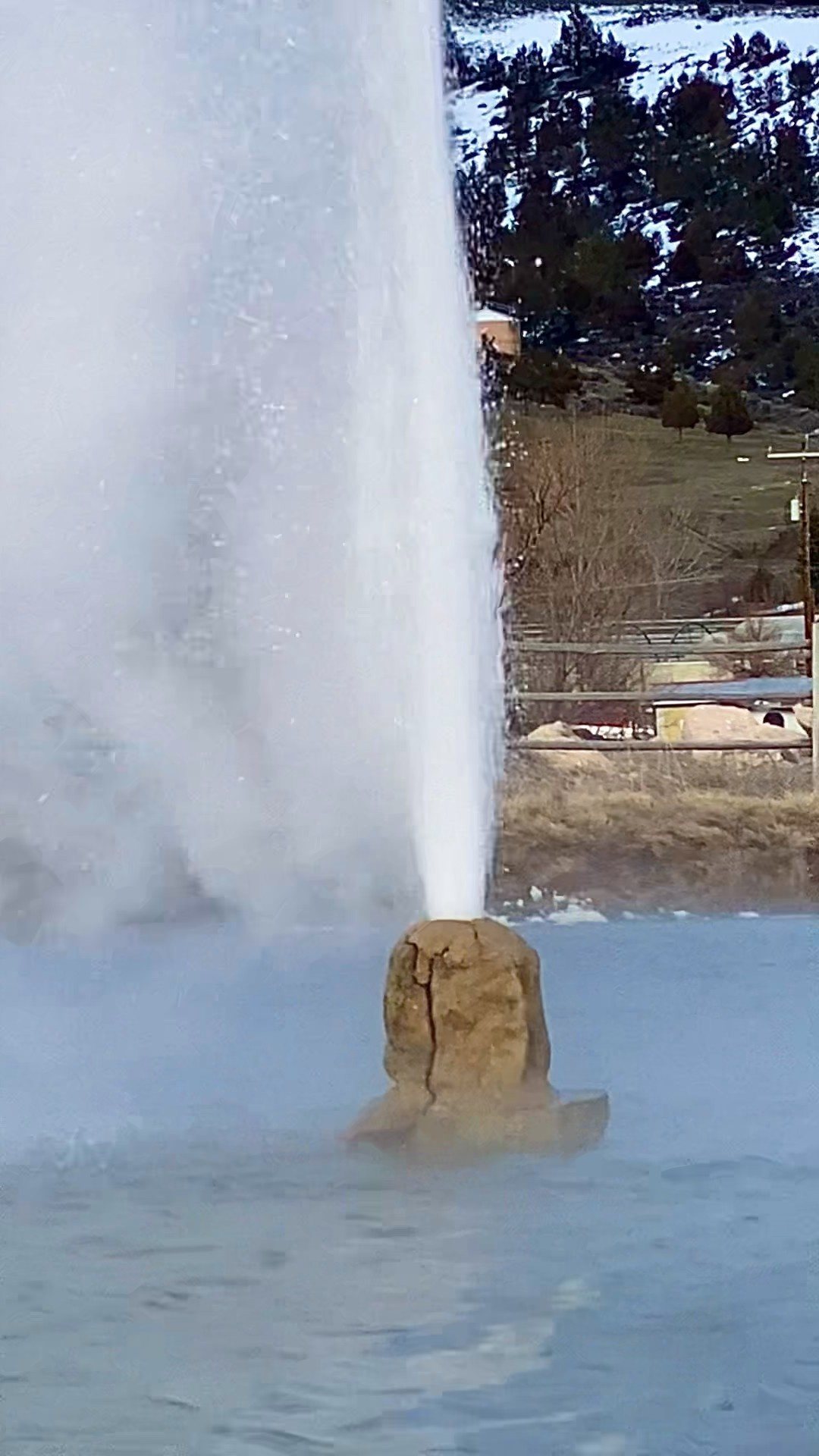 Old Perpetual Geyser erupting